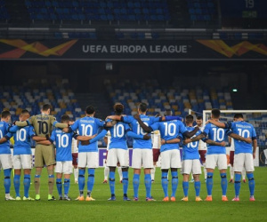 Cả đội Napoli mặc áo số 10 tưởng nhớ Maradona