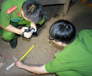 Làm rõ nghi án chồng sát hại vợ rồi tự tử bằng thuốc diệt cỏ ở Hà Nội