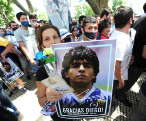 Người dân Argentina nghẹn ngào tiễn đưa Maradona