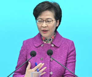 Trưởng đặc khu Hong Kong nói có 'cả đống tiền mặt'