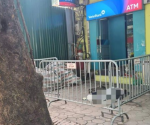 Phát hiện người đàn ông chết bất thường cạnh cây ATM ở Hà Nội