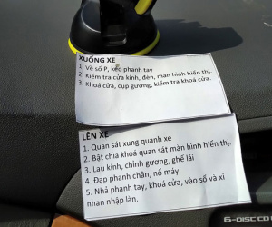 Lo lắng vợ điều khiển xe ô tô 'quên trước quên sau', chồng làm hẳn bảng hướng dẫn chi tiết lái xe