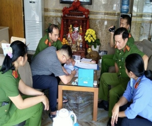 Nữ đại gia bị cáo buộc cầm đầu đường dây buôn lậu vàng