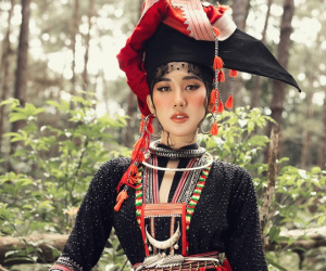 Thúy Ngân khoe nhan sắc rực rỡ, thần thái ấn tượng giữa núi rừng Tây Nguyên