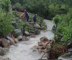Khánh Hòa: Cha và 2 con nhỏ chết thảm vì bị nước lũ cuốn trôi