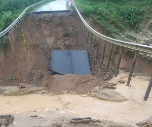 Quốc lộ 26 sạt lở kinh hoàng, giao thông chia cắt