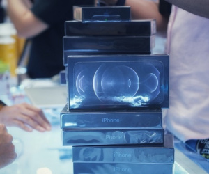 Nhiều iPhone bán tại Việt Nam bắt đầu bị bỏ tai nghe và củ sạc