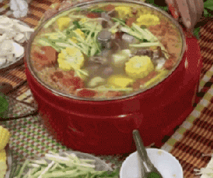 Bất ngờ trước nồi lẩu 'thần thánh' chuyên dành cho những 'dũng sĩ diệt mồi': Dân mạng người khen, kẻ chê vì nhiều lý do khác nhau