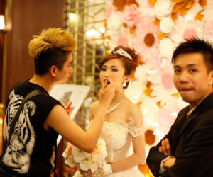 Vợ Minh Nhựa đăng ảnh kỷ niệm, dân mạng chỉ chú ý vào anh chồng đại gia vì một chi tiết