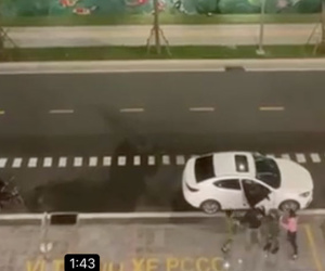 Vụ đánh ghen gây chấn động: Tiểu tam phi từ ô tô ra định combat vợ, anh chồng phải chật vật trong màn 'hỗn chiến'