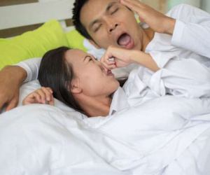 Tại sao dù đã đánh răng trước khi đi ngủ nhưng hơi thở lúc thức giấc vẫn có mùi khó chịu?