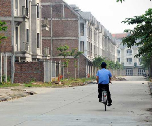Phân lô bán nền lấy 'mỡ nó rán nó': Thảm cảnh khu đất 1 tỷ USD bỏ hoang