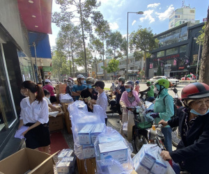 Người Sài Gòn đua nhau mua khẩu trang phòng dịch Covid-19