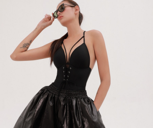 Võ Hoàng Yến cá tính, gợi cảm khi diện bodysuit cùng quần 'siêu to khổng lồ'