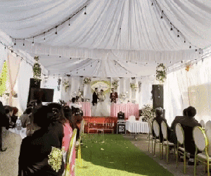 Đang tổ chức lễ cưới đến đoạn trao nhẫn, chú rể bỗng nhiên chạy khỏi sân khấu, biết lý do ai cũng phải bật cười