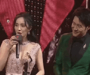 Dương Mịch trách móc Lưu Thi Thi ngay trên sân khấu vì bị 'cướp lời'
