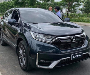 Đầu tháng 12, giá xe ô tô tiếp tục giảm sâu