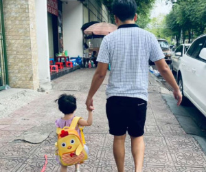 Nhã Phương tiết lộ hình ảnh hiếm hoi của con gái đầu lòng, nhìn cô bé lũn chũn bước đi vô cùng đáng yêu