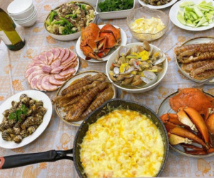 Nhật Lê - 'tình cũ' Quang Hải khoe mâm cơm tự nấu sang xịn như nhà hàng, so với cơm Huỳnh Anh nấu quả là khác nhau trời vực!