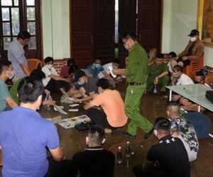 Đánh bạc sau tiệc tân gia, cả chủ lẫn khách bị bắt