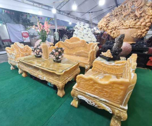Choáng ngợp bộ bàn ghế ngọc Hoàng Long 'đại hạ giá' 1,2 tỷ ở Hà Nội