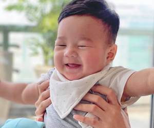 Đặng Thu Thảo tung loạt ảnh cận cảnh chân dung cưng xỉu của quý tử, giờ mới hiểu lý do ông xã đại gia bị ra rìa rồi!