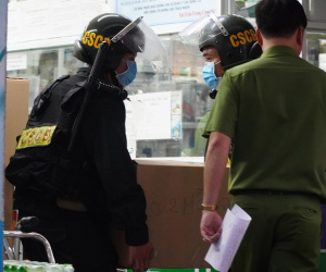 Công an khám xét hệ thống hệ thống nhà thuốc tây lớn nhất Đồng Nai, huy động cả cảnh sát cơ động