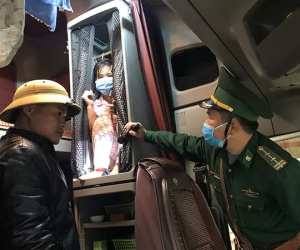 Người đàn bà 'bí mật' bên trong cabin xe Container từ Lào về Việt Nam