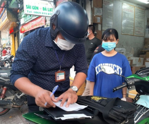 Vụ nhậu trên vỉa hè không đeo khẩu trang bị phạt 6 triệu: Phạt sao cho thấu tình, đạt lý?