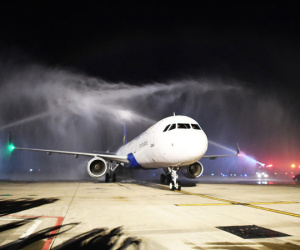 Cận cảnh máy bay đầu tiên và dàn tiếp viên của Vietravel Airlines ở sân bay Tân Sơn Nhất