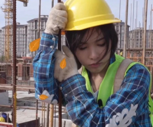 Phú bà 'real' giấu bố mẹ thử làm công nhân trong công trình của gia đình, lộ số dư tài khoản khiến dân mạng 'xỉu up xỉu down'