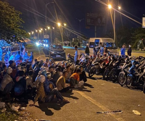 Hơn 100 'dân tổ' chặn cầu Cần Thơ để đua xe