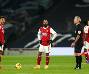 Arsenal lập kỷ lục về số lần tạt bóng trong trận thua Tottenham