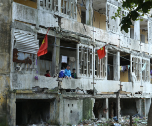 Chung cư sắp sập ở Nghệ An