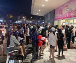 Nổ súng trấn áp vụ hỗn chiến trước trung tâm thương mại Aeon Tân Phú