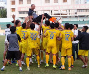 Tân binh giải hạng Nhất xin rút lui