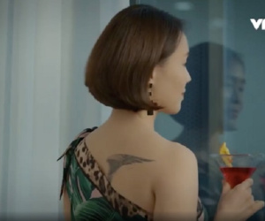 Hướng dương ngược nắng: Hồng Diễm mặc sexy để lộ hình xăm lớn, táo bạo kéo Hồng Đăng vào nhà tắm lúc thay đồ