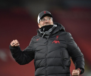 Liverpool 4-0 Wolves: The Kop mở tiệc cùng 2.000 fan ở Anfield