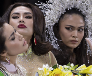 VIFW 2020: Mâu Thủy khó chịu ra mặt khi Võ Hoàng Yến đăng quang hoa hậu sau 12 năm