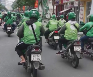 Video: Hàng trăm tài xế Grab gây náo loạn đường phố Đà Nẵng