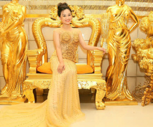 Cận cảnh ngôi nhà được khoe là dát vàng đến tận... chiếc bát ăn cơm
