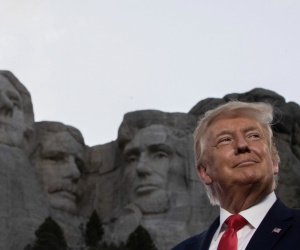 Ivanka Trump chia sẻ hình tổng thống Trump trên Núi Rushmore