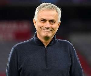 Mourinho: 'Tôi hết thời nhưng vẫn đoạt ba Cup'