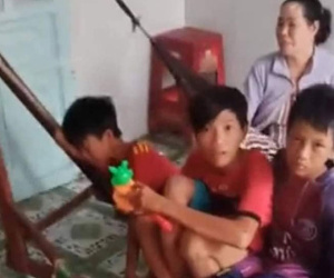 Câu chuyện diệu kỳ nhất hôm nay: 3 anh em đạp xe từ Cà Mau lên Sài Gòn vì quá nhớ mẹ, có 55 nghìn để dành bơm bánh xe chứ không dám ăn và cuộc hội ngộ bất ngờ