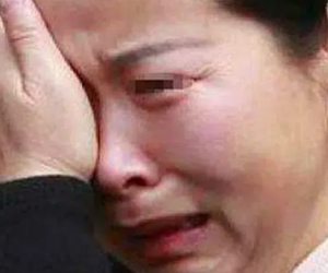 Con gái đột ngột sinh con, bố mẹ choáng váng nhận ra 'tác giả' cái thai là gã đàn ông đội lốt cha nuôi, câu chuyện sau đó gây tranh cãi