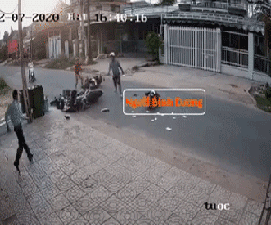 Nữ sinh bị gã côn đồ đánh dã man sau tai nạn: Nhập viện trong tình trạng hoảng loạn, khâu 10 mũi trên đầu