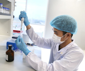 Việt Nam sắp tiêm vaccine ngừa COVID-19 cho 40 người