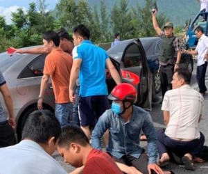 Nổ súng khống chế 4 đối tượng vận chuyển hơn 2 tạ ma túy