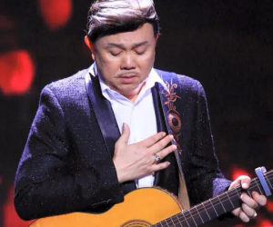 Dân mạng nghẹn ngào nghe nghệ sĩ Chí Tài hát 'Nhỏ ơi' trước khi qua đời, đây lại là ca khúc anh dành tặng vợ