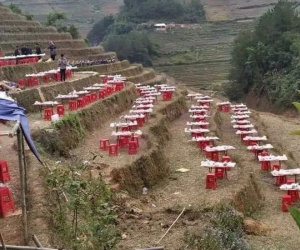 Dân tình tròn mắt khi biết tác dụng khác của ruộng bậc thang, netizen thắc mắc vậy cô dâu chú rể đi mời cỗ ra sao?